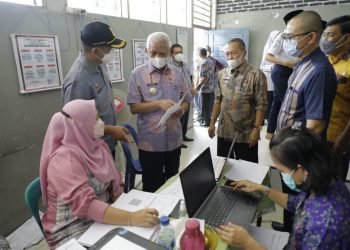 Bupati Asahan Tinjau Pelaksanaan Vaksinasi di SMK/SMP Swasta Al-Asri, MTS Ismailyah dan SMPN I Ledong Barat