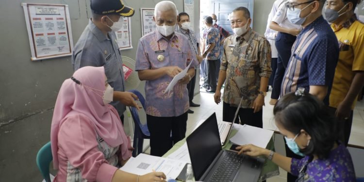Bupati Asahan Tinjau Pelaksanaan Vaksinasi di SMK/SMP Swasta Al-Asri, MTS Ismailyah dan SMPN I Ledong Barat
