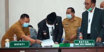 Target PAD TA 2022 Bertambah, Pemkab & DPRD Simalungun Tanda Tangani Nota Kesepakatan KUA-PPAS PAPBD TA 2022