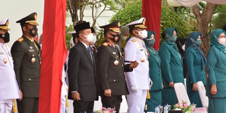 Kapolda Kepri Hadiri Upacara Ziarah Nasional Hari Pahlawan Tingkat Provinsi Kepulauan Riau Tahun 2021
