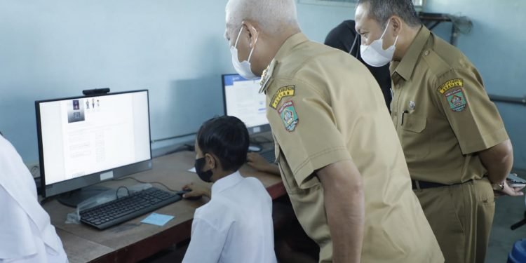 Bupati Asahan Tinjau Pelaksanaan Asesmen Nasional Berbasis Komputer