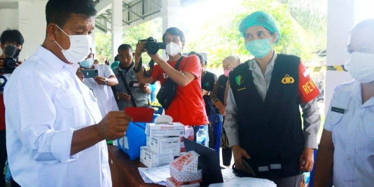 Bupati Simalungun Tinjau Pelaksanaan Vaksin Merdeka di Nagori Balimbingan, “Pelaksanaan Vaksinasi di Kabupaten Simalungun Sudah Mencapai 67%”