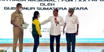 Gubsu serahkan Bonus Rp11,1 Miliar untuk Atlet PON XX Papua