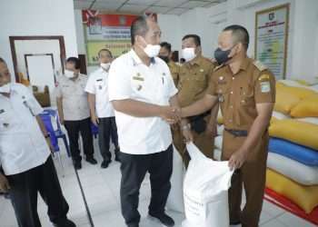 Wakil Bupati Asahan Serahkan Bantuan Beras Untuk Korban Banjir