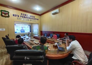 Wali Kota Pematangsiantar Dr.H.Hefriansyah SE.MM Hadiri Acara Hari Antikorupsi Sedunia (Hakordia) 2021 Melalui Zoom Meeting.
