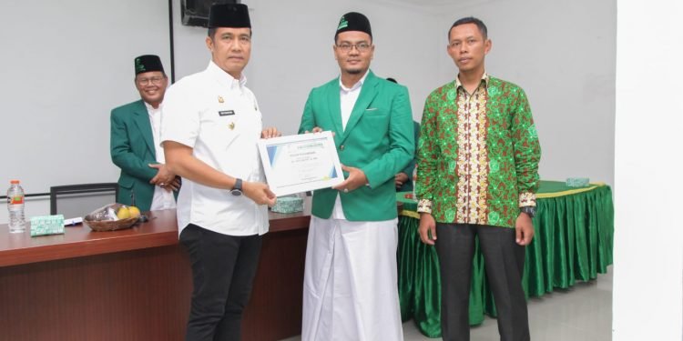 Wali Kota Pematangsiantar Dr.H.Hefriansyah SE.MM Terima Piagam Penghargaan dari Pengurus Besar AL Jama’iyatul Washliyah Indonesia