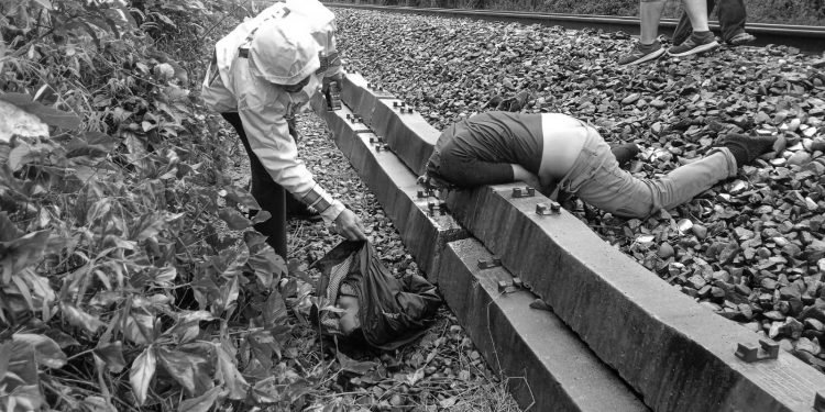 Tragis. Karyawan PT STTC ini Ditemukan Tewas Dengan Kepala dan Badan Putus di Rel KA