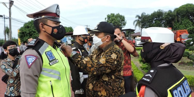 Polres Asahan Bersama Forkopimda Gelar Apel Pasukan Operasi Kepolisian Terpusat Lilin Toba 2021 “Kapolres : Pengamanan Gereja di Asahan Turut Melibatkan Pemuda Lintas Agama