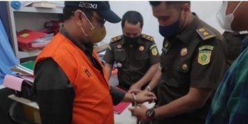 Kejari Samosir Tahan Direktur CV Netpackage Tersangka Kasus Korupsi Sistem Informasi Kependudukan TA 2006, Kerugian Negara Rp. 640 juta