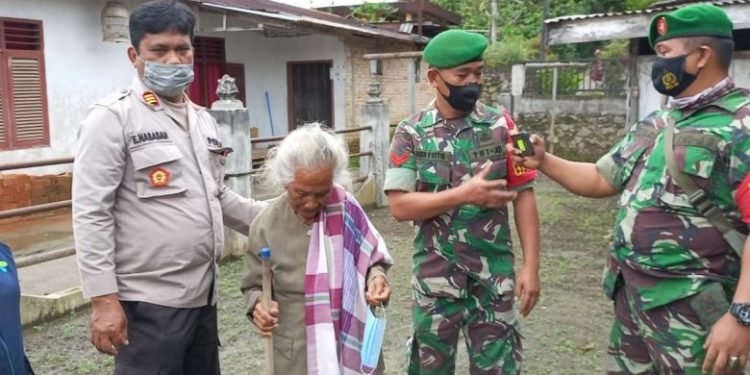 Polisi Di Simalungun Datangi Nenek Berumur 113 Tahun Yang Semangat Untuk Divaksin