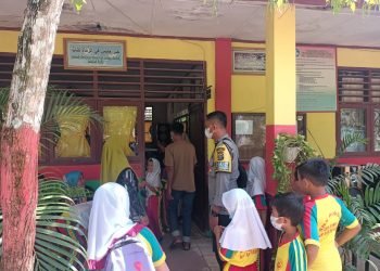 Polsek Pulau Raja Polres Asahan Monitoring Vaksinasi Dosis I Bagi Pelajar Usia 6-11 Tahun Di 2 Lokas