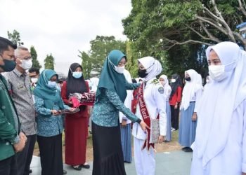 Maya Indriasari Zahir Sosialisasi dan Sematkan Selempang Pada Duta Tablet Tambah Darah Kabupaten Batu Bara