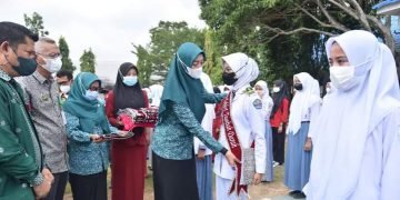 Maya Indriasari Zahir Sosialisasi dan Sematkan Selempang Pada Duta Tablet Tambah Darah Kabupaten Batu Bara