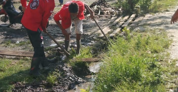 PAC Pemuda Batak Bersatu (PBB) Sinehi Melakukan Aksi Gotong Royong Di Desa Sopobutar