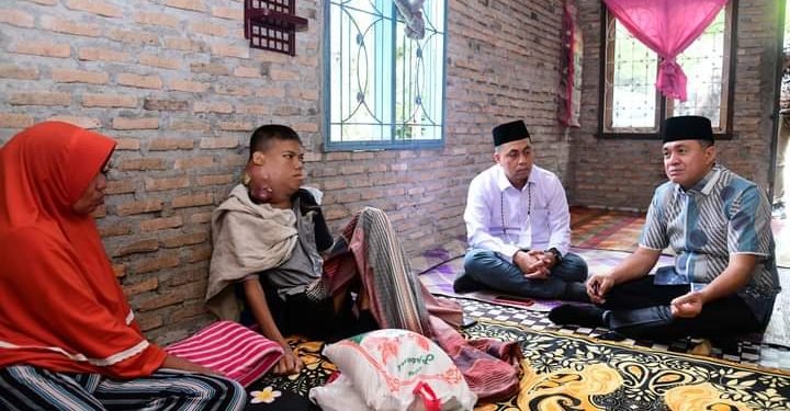 Bupati dan Ketua DPRD Batu Bara Kunjungi Penderita Kanker