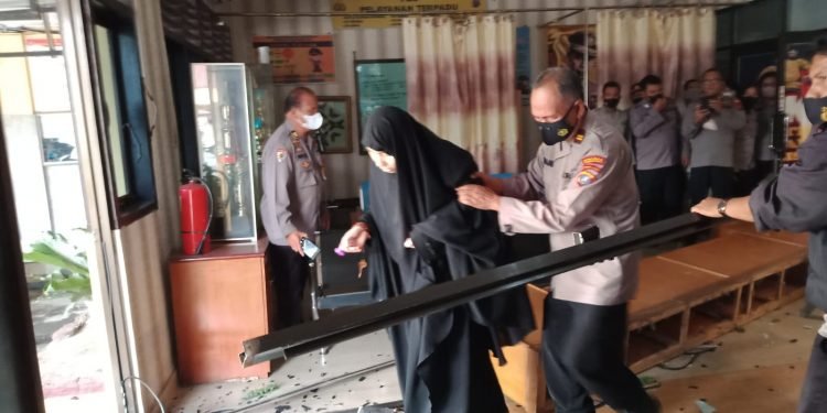 Benci Lihat Polisi dan Ingin Masuk Surga, Fitri Tabrak Polresta Siantar