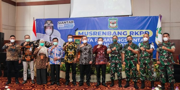 Plt Wali Kota Pematangsiantar dr. Hj. Susanti Dewayani, Sp.A Hadiri Musrenbang RKPD Kota Pematangsiantar Tahun 2023 Secara Virtual