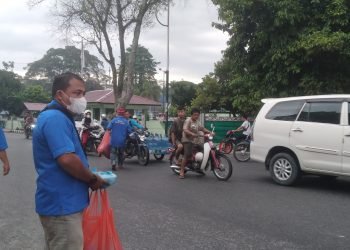 Mengejar Berkah Ramadhan, KWRI Siantar – Simalungun Bagikan Ratusan Takjil Kepada Masyarakat