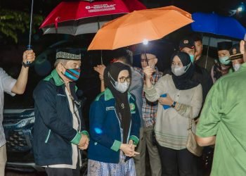 Plt Wali Kota dan Ketua Dekranasda Kunjungi Rumah Sihombing yang Terbakar