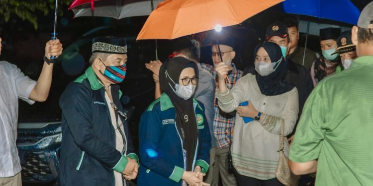 Plt Wali Kota dan Ketua Dekranasda Kunjungi Rumah Sihombing yang Terbakar