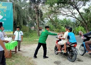 Jelang Buka Puasa, DPC Partai PKB Batu Bara Bagikan Takjil