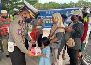 Satlantas Polresta Balerang Berbagi Kebaikan Jelang Hari Raya Idul Fitri 1443 H