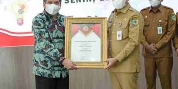 Bupati Batu Bara Terima Penghargaan Kabupaten Inovatif Tahun 2021