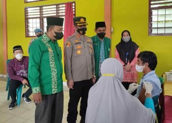 Ketua PC NU Batu Bara Dampingi Kapolres Batu Bara Sambangi Giat Vaksin Booster di MAN Batu Bara