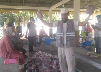 Dinas Sosial Batu Bara Bagikan 4 Ton Daging Segar Kepada Warga Batu Bara