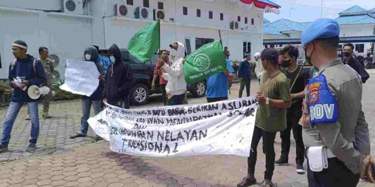 PPN SU Gelar Unjuk Rasa, Tuntut Pol Airud Hapus Pukat Terlarang di Batu Bara