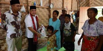 Bupati Zahir Berikan Bantuan Kepada Bocah Penderita Cerebral Infark