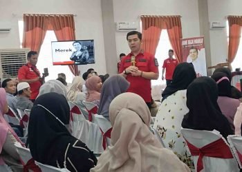 Bane Raja Manalu Gelar Sosialisasi Kekayaan Intelektual dan Serahkan 7 Sertifikat Merek Usaha UKM Batu Bara