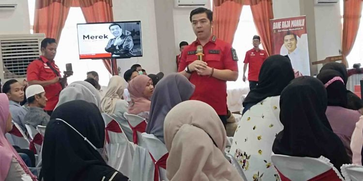 Bane Raja Manalu Gelar Sosialisasi Kekayaan Intelektual dan Serahkan 7 Sertifikat Merek Usaha UKM Batu Bara