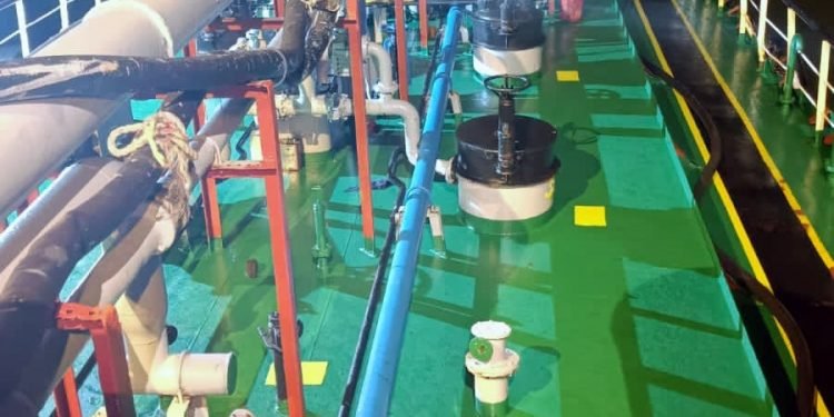 Operasi Patroli Laut Jaring Sriwijaya, Bea Cukai Batam Tangkap Kapal Tanker Bermuatan Minyak Solar Ilegal