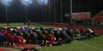 TRAGEDI KANJURUHAN, POLDA KEPRI GELAR SHOLAT GHOIB DAN DO’A BERSAMA TOKOH LINTAS AGAMA KOTA BATAM DI LAPANGAN SATYA HAPRABU