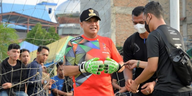 Zahir : Mana Jagoan Sepak bola ? “Saya Tantang”