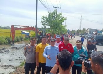 Bupati Batu Bara Bersama Muspika Gotong Royong di Desa Tanah Tinggi