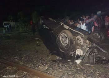 Satu Unit Minibus Hancur Ditabrak Kereta Api, 1 Orang Luka Parah