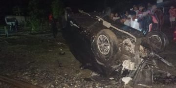 Satu Unit Minibus Hancur Ditabrak Kereta Api, 1 Orang Luka Parah
