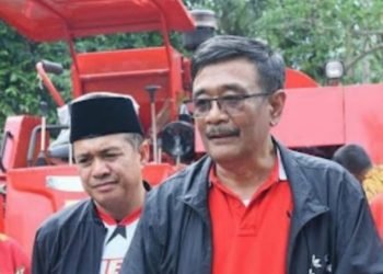 Zahir Dampingi Anggota DPR RI Djarot Tinjau Bantuan Alat Pertanian ke Poktan Batu Bara