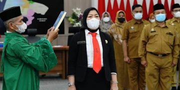 Keterangan Foto; Norma Deli Siregar Saat dilantik Bupati Batu Bara menjadi PJ Sekda Batu Bara(foto/Ros)