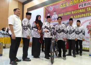 Bupati dan Kadin Batu Bara Hadiri HUT PGRI ke 77