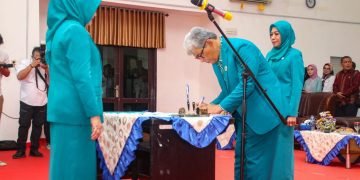 Ny Edy Rahmayadi Lantik Erizal Ginting Sebagai Ketua TP PKK dan Ketua Dekranasda Pematang Siantar