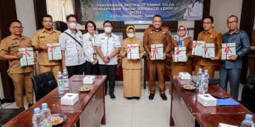 Walikota Pematangsiantar Terima 275 Sertifikat Tanah dari BPN