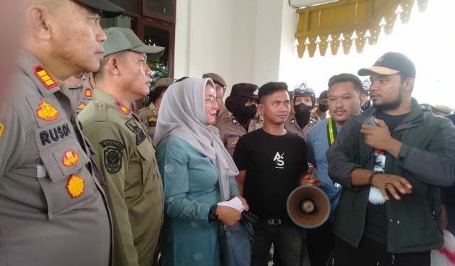 Aliansi Mahasiswa Islam Kabupaten Batu Bara Minta Pemkab. Batu Bara Menutup KTV Singapur Land