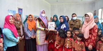 Nyonya Maya Zahir Kunjungi Bunda Paud DPW