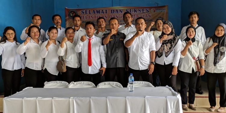 Panwaslu Kecamatan Silou Kahean Lantik 16 Anggota Panwas Kelurahan/Desa