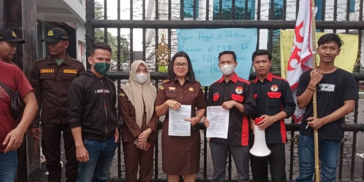 ALAMP AKSI Gelar Unjuk Rasa Tuntut APH Usut Dugaan Korupsi di Dishub Sumut