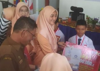 Persatuan Darma Wanita Disdik Batubara Dikunjungi Nyonya Maya