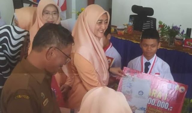 Persatuan Darma Wanita Disdik Batubara Dikunjungi Nyonya Maya